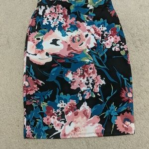 Flowered pencil skirt